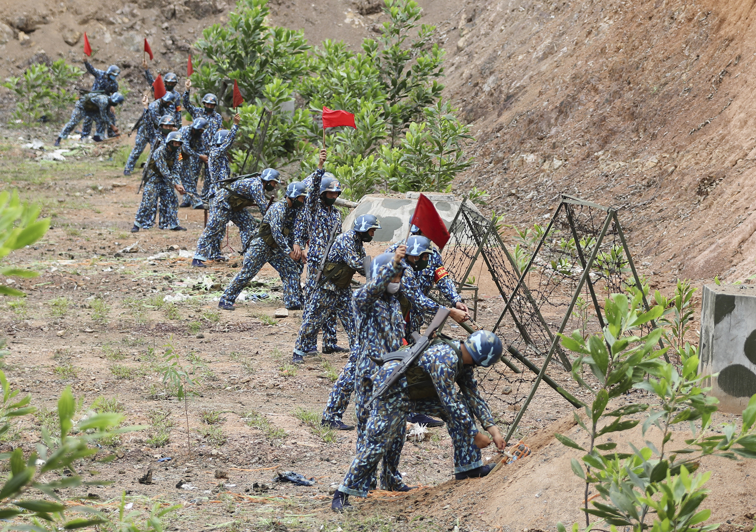 Thực hành đánh thuốc nổ.